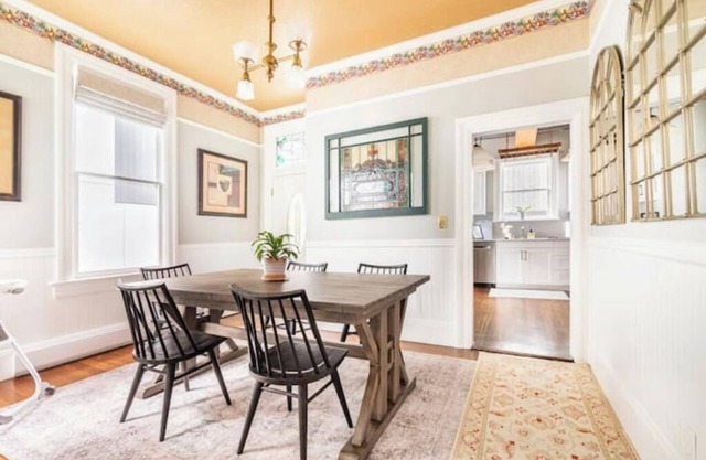 Seattle's Historic Ballard Luxury 4 BR 3.5 bath