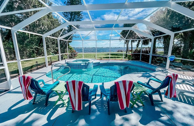 SeaTurtle 🐢Bayfront w/ heated pool, steps to Beach, Sleeps 10, Pets🐾
