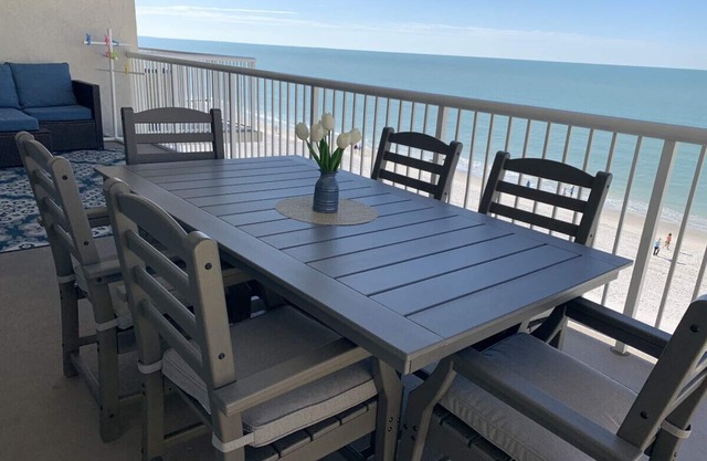 Remodeled Top Floor Beachfront Condo