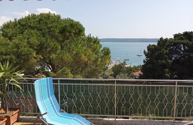 Seaview Apartment W/Balcony - Posh area, 5 min from the beach
