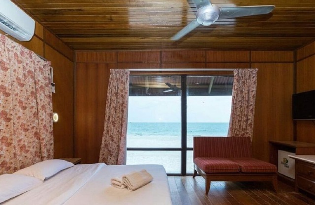 Vue sur la mer Chalet n ° 5 sur la plage de Cenang Langkawi