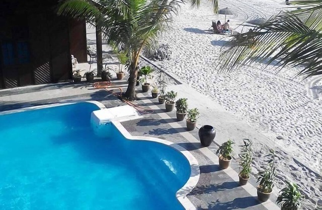 Seaview Chalet # 1 Beachfront Cenang Beach