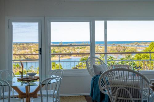 'SEAVIEW' - Stunning Coastal Views, Opposite Shaws Bay, Pet Friendly, Sleeps 4