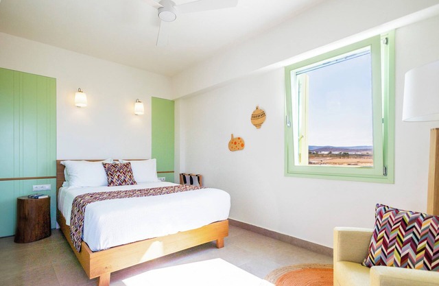 Seaview Suite With Private Hot Tub. Best For Nature & Water Sport Lovers|Plioni