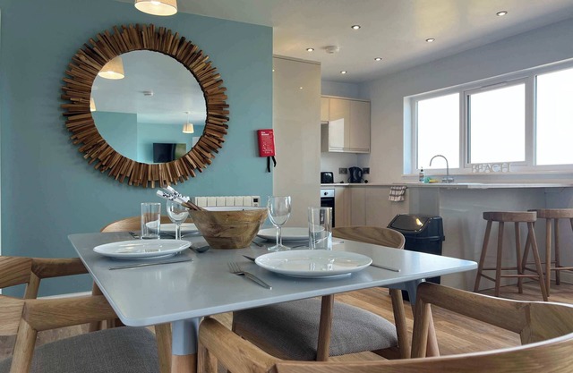 Seaview Three Bedroom Residence with Hot Tub and Sauna