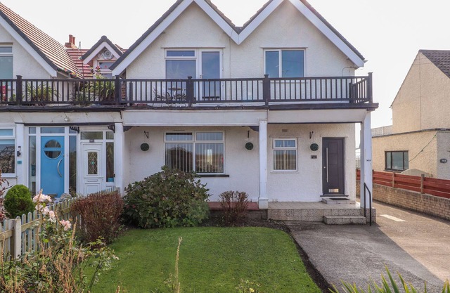 SEAWARD, pet friendly, country holiday cottage in Rhos-On-Sea