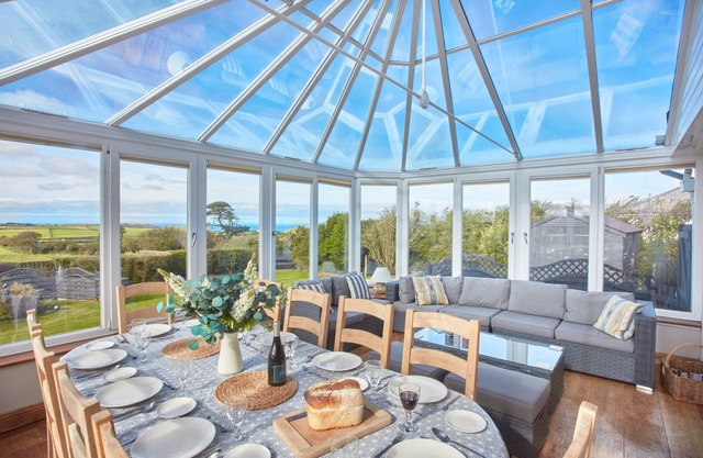 Seawynds is a lovely spacious property with panoramic coastal views set above the picturesque cove o