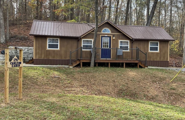 Secluded 1-bedroom cabin in the Shawnee National Forest at the Lake of Egypt.