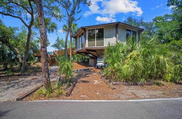 Secluded 2 Bedroom Treehouse w/Spectacular Marsh Views, 873 Fiddlers Ridge