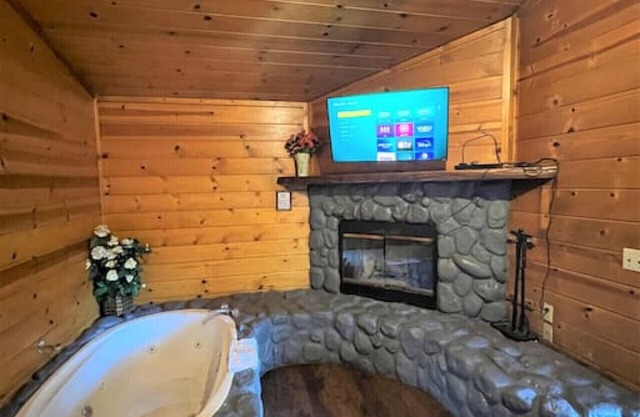 Secluded 2Bd Suite with Hot Tub - Bear Manor #7