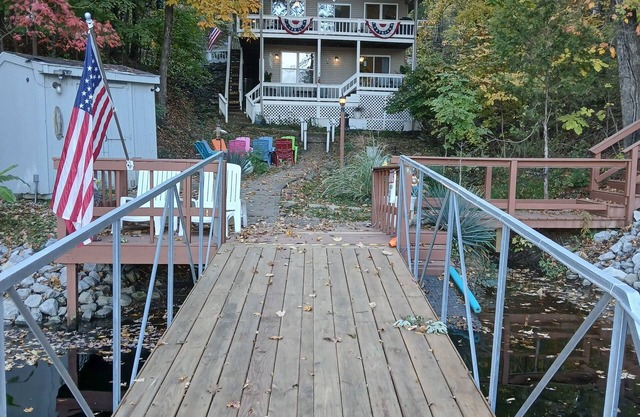 Secluded Lakefront Chalet. Private dock, fish cleaning station & amentities.