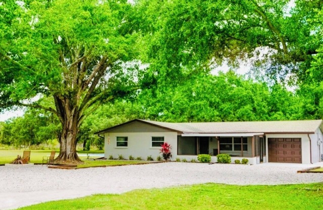Secluded 5 -Acre Family-Friendly Escape