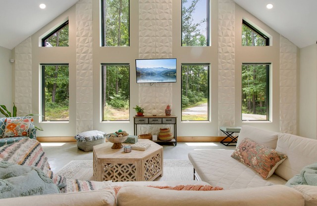 * New* Modern house by Little Creek Reservoir * 14 guests