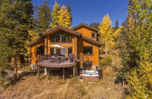 Isolé 4BR + 2 Salon / 5. 5 Bath Home sur le parcours de golf Keystone