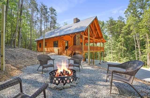 Secluded 6-bedroom Log Cabin Nestled in the Pines