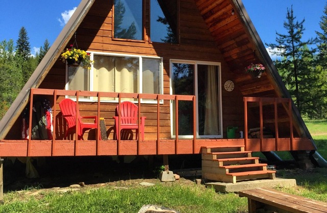 Secluded Aframe Cabin Retreat on 300 acres with Privacy in the Mountains.