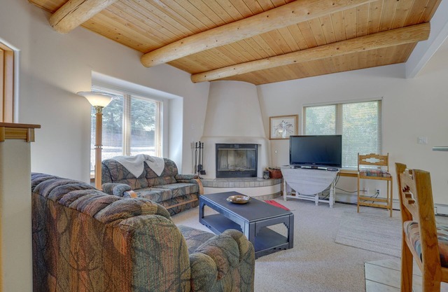 Secluded Amalia Retreat w/ Cozy Fireplace & Grill!