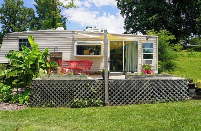 Renovated Camper turned Tiny House- City Glamping