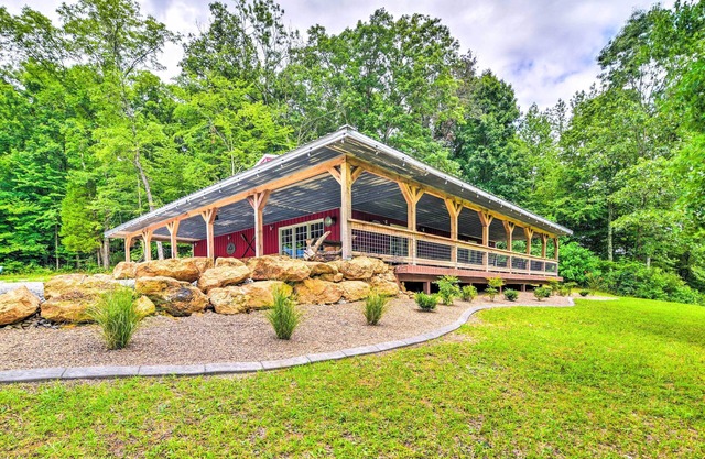 Secluded Brownsville Cabin w/ Deck & Fire Pit
