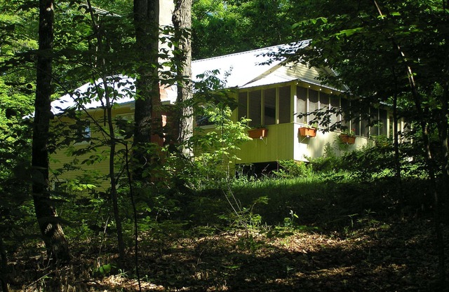 Cottage isolé mais accessible sur deux étangs
