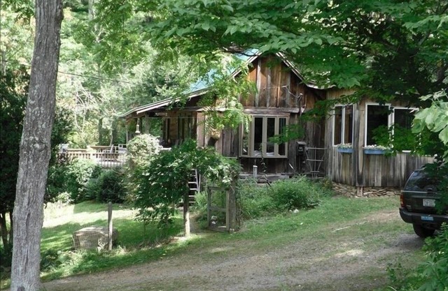 Cabine isolée sur 45 acres privés avec sentiers, étang, animaux de compagnie ok.