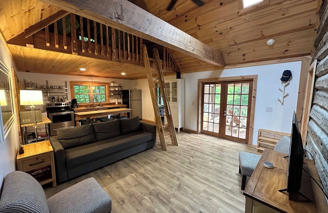 Secluded Cabin on Beautiful Riverside Farm
