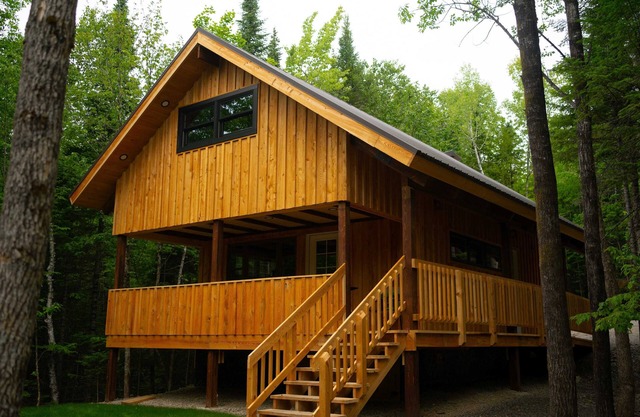 Secluded cabin with modern amenities - close to snowmobile and ATV trails