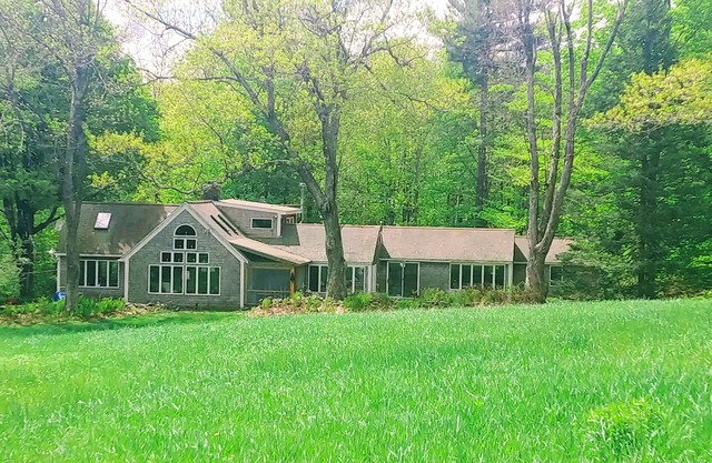 Grand chalet de gourmand tentaculaire et isolé au pied du mont Monadnock