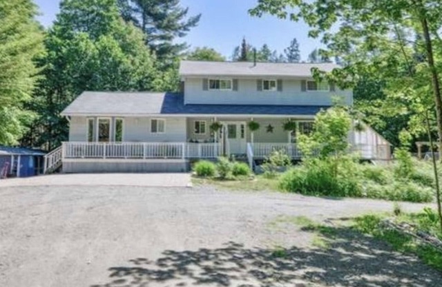 ★Secluded Charming Cottage★ | 2 Minutes from Lake