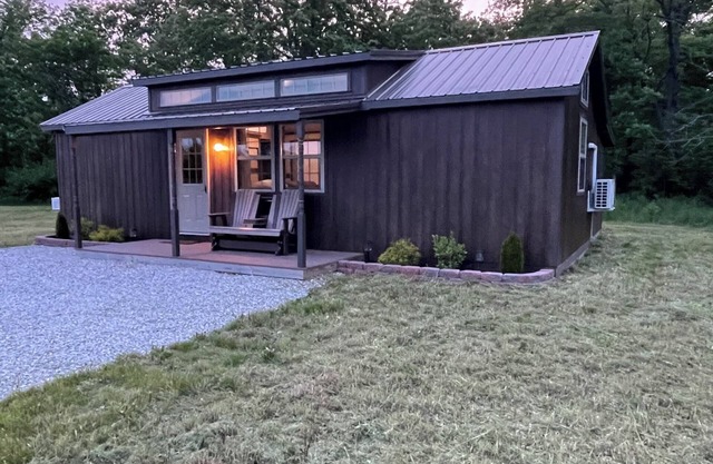 Secluded cottage, sleeps 4, private and peaceful