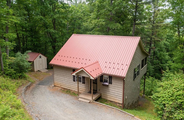 Cottage isolé avec accès privé à la rivière, véranda filtrée, WiFi et Netflix
