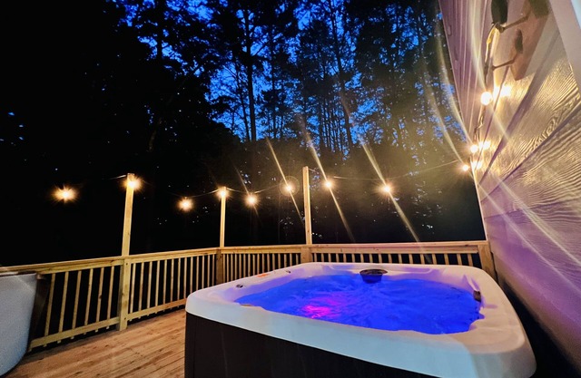 Secluded cozy Cabin/Prime location/Family-oriented/Hot tub/Pet-friendly/Fire-pit