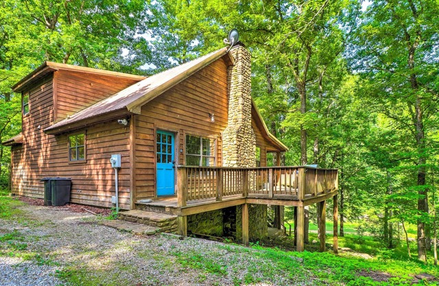 NEW! Secluded Creekside Cabin w/ Kayaks Provided