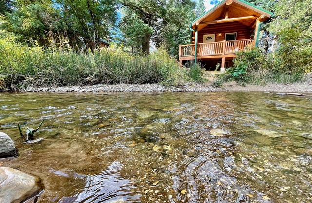Secluded Creekside Cabin
