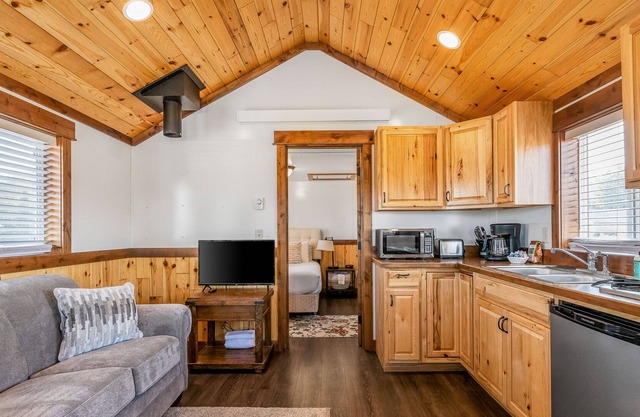 Secluded Dog-Friendly Cabin W/ Free WiFi, Kitchenette, & Wonderful Views
