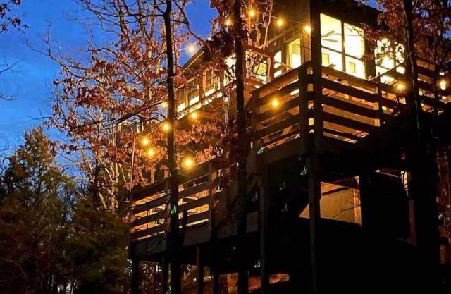 Secluded Dragonfly Treehouse - You will forget you are minutes from the city