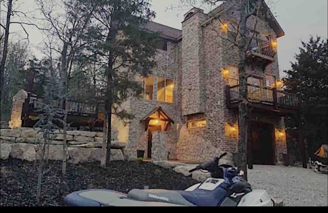 Secluded family lake home by Big Cedar and Table Rock Lake. Must Experience