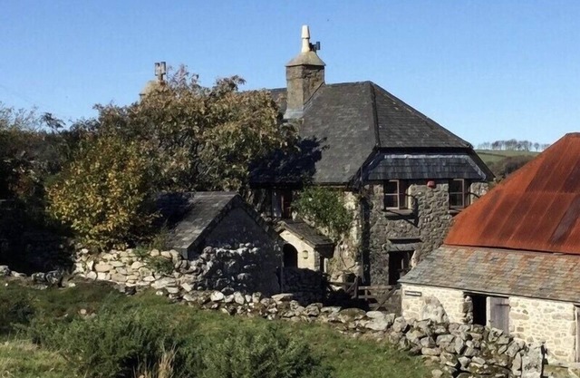 Ferme isolée - haut sur Dartmoor, avec la pêche à la mouche sur la rivière Dart