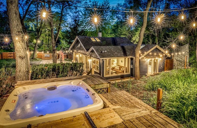 Isolé, chalet clôturé w / top bain à remous, des équipements modernes, les chiens