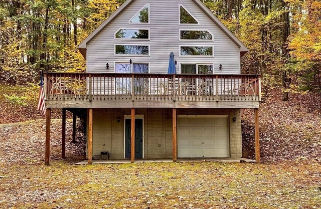 Secluded + Fire Pit + Game Room. Less than 1 mile to 7 Points