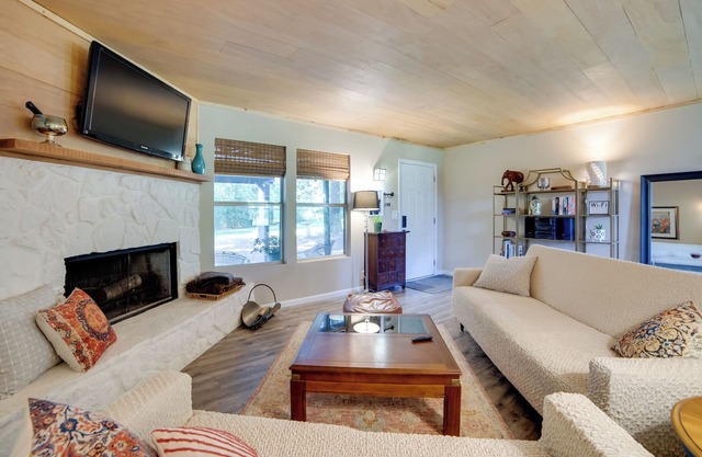 Secluded Getaway on ~10 Acres in The Piney Woods!