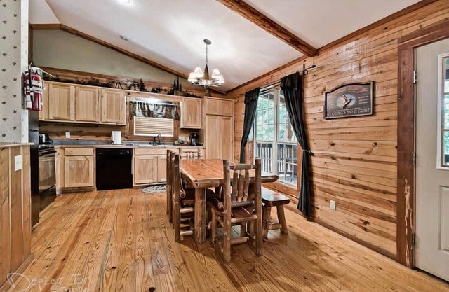 Cabin 4 1 Story Secluded Cabin in the Woods!