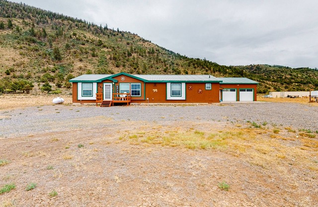 Secluded home with RV parking & hookup, fast WiFi, & fire pit - dogs OK