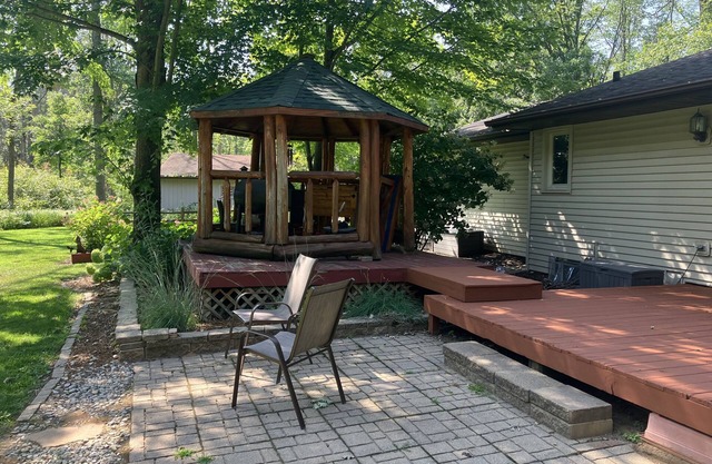 Secluded house on 7 wooded acres just 10 minutes north of Green Bay!