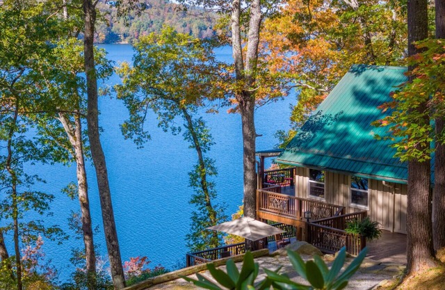Secluded Lake Glenville Compound Prime Lake View