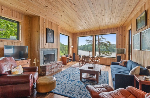 Modern Lakefront Family Cabin with Breathtaking Views on Lake Tuscaloosa