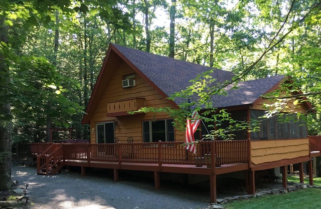 Escapade en bois dans un lac isolé de Wallenpaupack