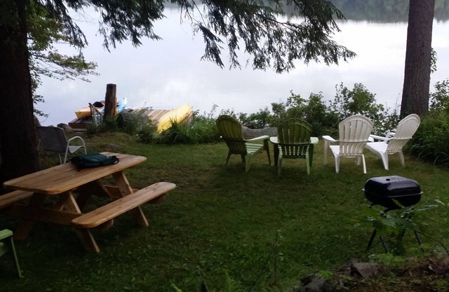 Maison au bord du lac de 3 chambres près de l'Acadie, à quelques minutes de Bangor, Great Fishing!