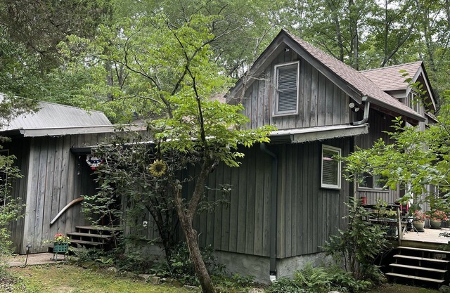 Retiré Log Cabin près de l'Université du Sud