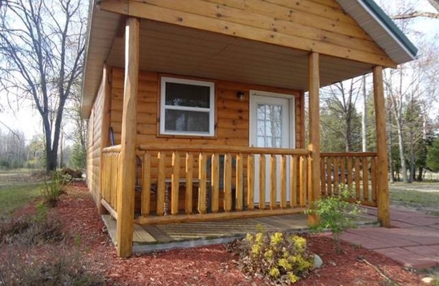 Log Cabin isolée sur notre lac privé!